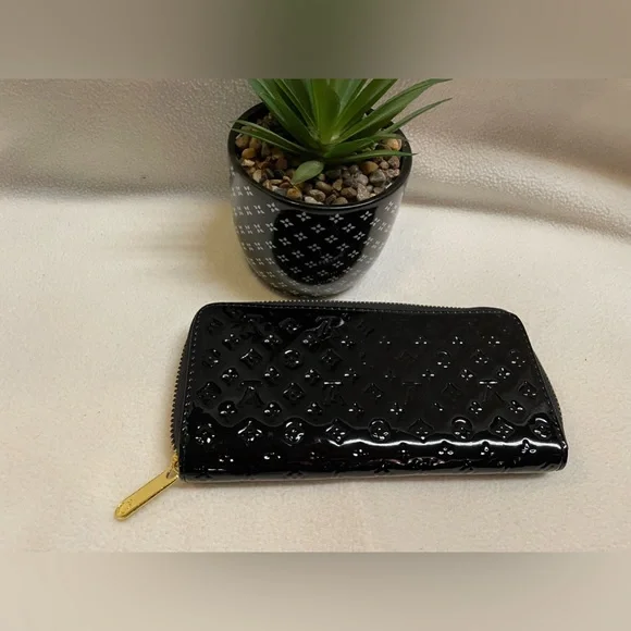 Black wallet - Picture 1 of 4